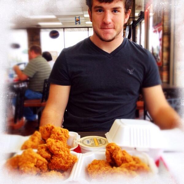 leon95's tweet photo. Yeah, and that’s just @kylebailey576’s food. JK, I had 3 pieces. #project365 #addictingchicken (at Chicken-N-Spice) http://t.co/XlWEMf9cwR