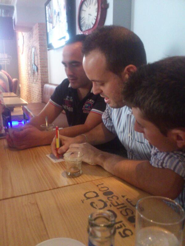 salva_perellon's tweet photo. La Junta Directiva. @juanjo_matinez @150887miguel19 @anxoilla2 http://t.co/dmnkhptHzY