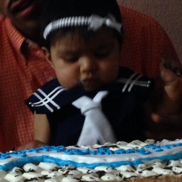 BollegeCootie's tweet image. It's not her bday she's the first to enjoy the cake #birthday #twoatonce #stillfull