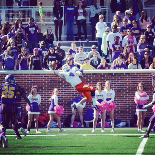 BaravoB's tweet photo. I'm just Trynna see my bro @kyle_galyon    Catch on ESPN tonight @espn  #SCtop10  @SportsCenter http://t.co/VMGpyDpQoE