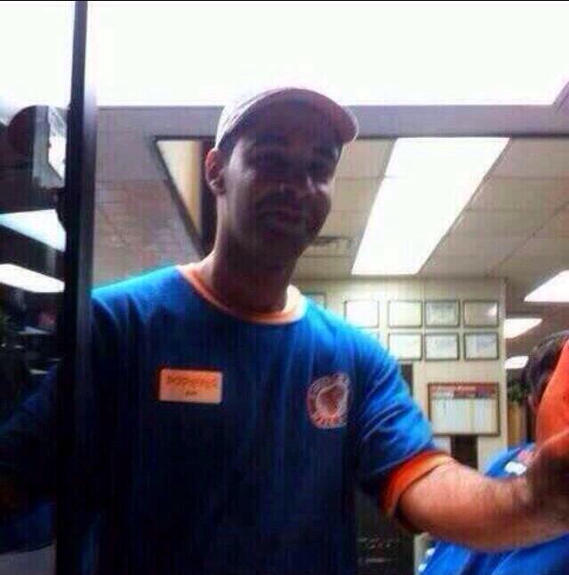 BW_I9GgIAAAuiPz.jpg:large