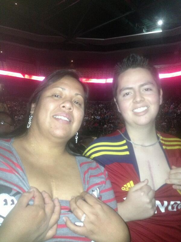 Jeffs_Dom's tweet photo. @fluffyguy #brokenhearts #standuprev http://t.co/lB9jognoiA