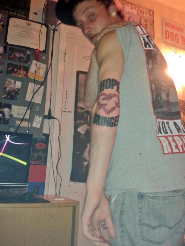 codyandrews_'s tweet image. New ink :) #sticktoyourguns #hopebringer @STYGoc @mattsawatsky @_TerryX_ @michaelaagraham