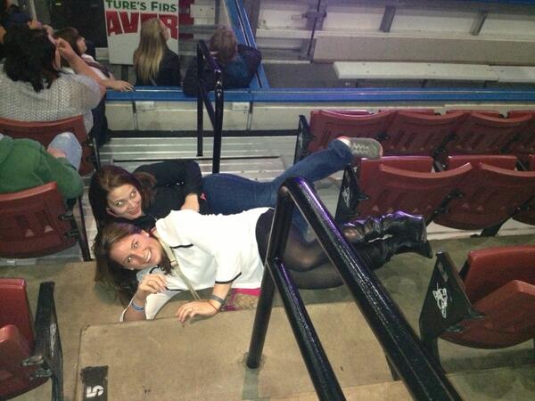 stephanibiagiot's tweet photo. Take us backstage #cardiodontsignmeupforthat #standuprev http://t.co/seungcC7S0