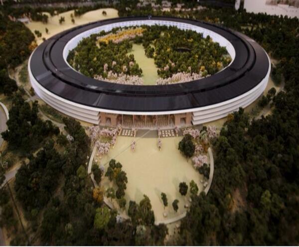 wlla001's tweet photo. مقر "آبل" الجديد الذي تناهز تكلفته 5 مليارات دولار على شكل سفينة فضاء

#Apple http://t.co/8kzE94sqQp