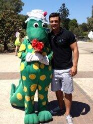 MiracleBabies's tweet photo. Ambassador @Sam_Perrett from the @NRL_Bulldogs with Dorothy the Dinosaur at our #NSWAnnualPicnic @Cent_Parklands http://t.co/T0Efjo8IEq