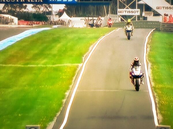pendeka69's tweet photo. Crazy day at motogp!! http://t.co/c3HtzHEzxV
