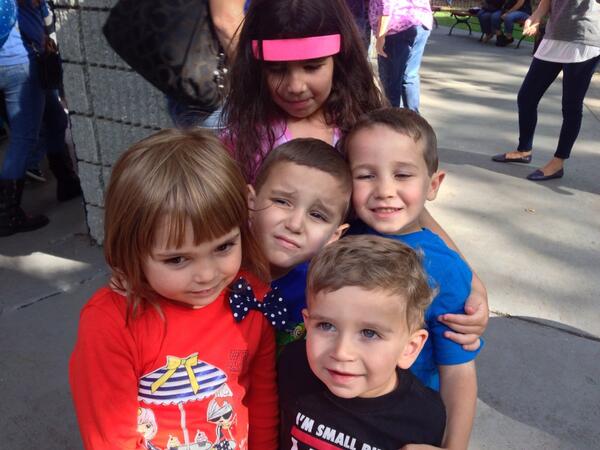 FoleyMaryann's tweet photo. A few friends hanging out! http://t.co/FTFAF0c1AW