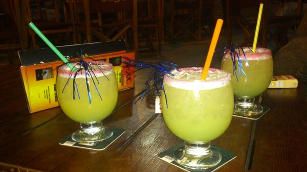 Andreasiza3's tweet photo. De copetes en @ClaraSorli i @Maarta_17 http://t.co/WLss124xy3