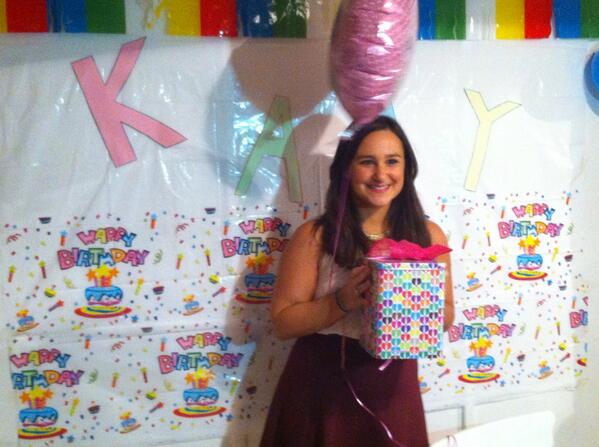 Milkibel's tweet photo. Cumpleaños de @KatyMCPO ! @muevelacadera @paulaHdezRubin @Andrea_pazr @NoemiPerezRodri @lmtorrado @godoce11 http://t.co/rwRGH97yvk