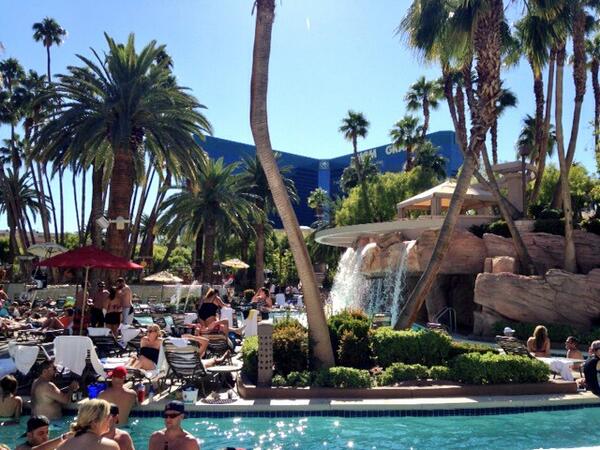 MGMGrand's tweet photo. Who said you couldn't go to the pool in October? Said no one at #MGM. Beautiful day in #Vegas. http://t.co/AcNcYl1Uth