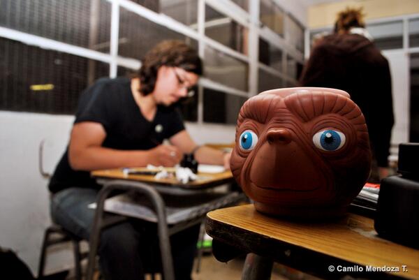 Gaspar Pujadas (y E.T.) de <a href="/Pezarboreo/">Pezarbóreo Ediciones</a> en el evento-desafío <a href="/dibujaomuere/">dibuja o muere</a>.