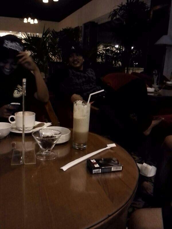 baliekarock's tweet photo. Sy lihatt tgn berbulu &amp; tattoan RT @Ibib_13: Matur nuwun untuk kopi dan dunia lain semalem.
See u next time :) http://t.co/nyCCHYzScw