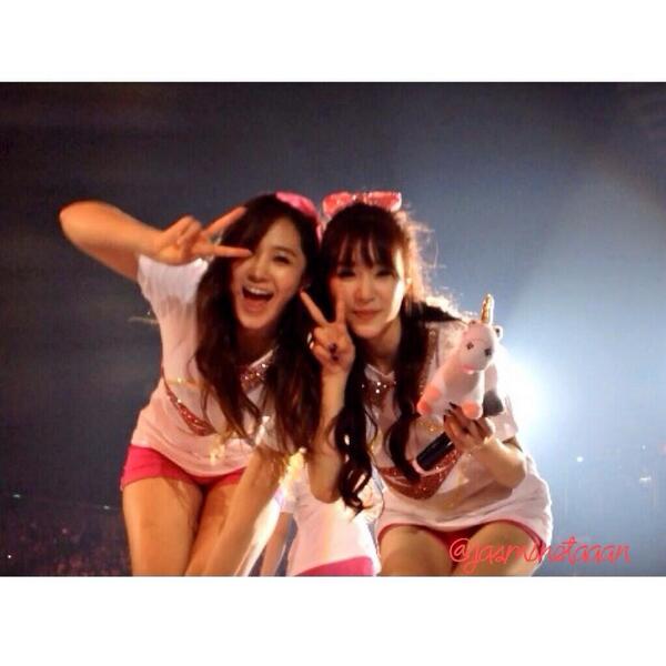 KwonYuriPics's tweet photo. the best picture from the concert yesterday #yulti !!!credits to owner!! http://t.co/9qqM6D4tJD