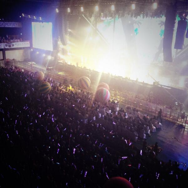 meilimelonnn's tweet photo. Itu bola"nya XD haha #fotonyajelek @MusicJayID http://t.co/E5ZXO3gl4N