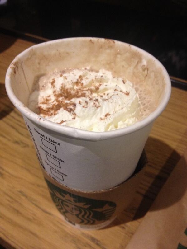Peebs15's tweet image. I&apos;ll never forget the day @L4NKY808 introduced me to this. Sex in a cup. #Whitechocomocha #starbucks