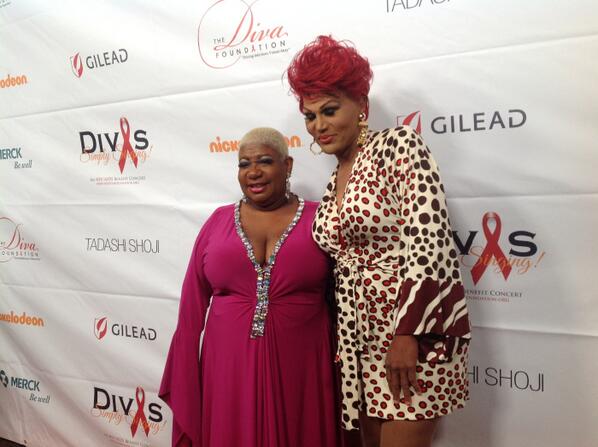PrettyWings1017's tweet photo. Flame still doing it?! Love flame!!! “@DivasSimplySing: #Divas23 red carpet: @Luenell and Flame. http://t.co/6dCxPHIyNa”