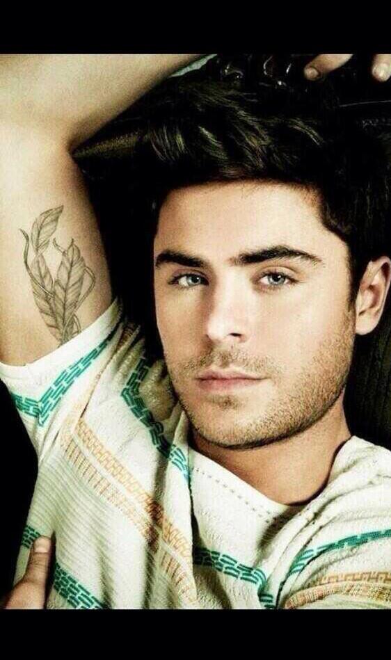 mackenzie_dan's tweet photo. WOAH HII http://t.co/aEp07RKEXG