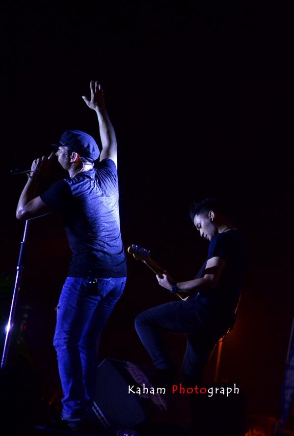 kahamkaham's tweet image. NOAH on stage @NOAH_ID #backshoot @R_besar @uki_kautsar05 #makassar #yamaha @SahabatMakassar @SahabatNoahSite