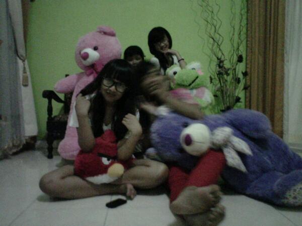 Dinanimas's tweet photo. Me and my sister (´⌣`ʃƪ) http://t.co/jXnFT1gbmh