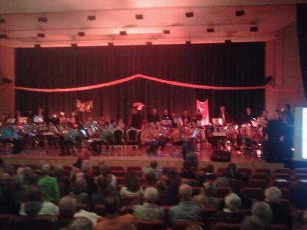 Mooi Oranjeconcert van <a href="/ProRegeBrass/">Brass Band Pro Rege</a>, met hoog bezoek, goede gevulde zaal en enthousiaste musici! #cultuur