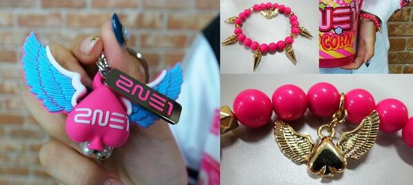 AeuyTLiN's tweet photo. 2NE1 พวงกุญแจ กับ กำไลข้อมือ 
พวงกุญแจ 777 บาท
กำไลข้อมือ 888 บาท line aeuybrin http://t.co/0BVKSIO8s9