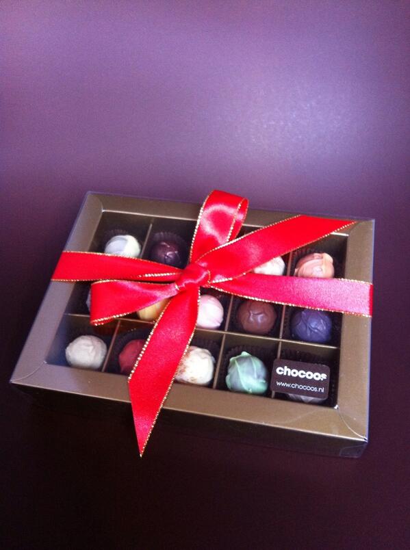 Relatiegeschenken in de maak. Bestel nu via info@chocoos.nl #kerst #relatiegeschenken #kerstpakket