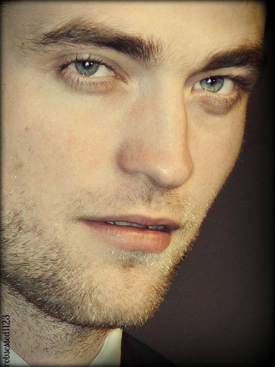 Robsessed_INA's tweet image. Robert Pattinson. More than just pretty face. He is talented, very smart and a sweetheart. #Forbes30Hollywood