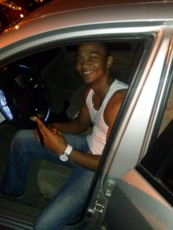 david16poison's tweet photo. Relax tomando y escuchando musica http://t.co/W1oDlpSxrg