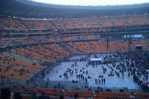 mbali21959688's tweet photo. @rihanna's concert http://t.co/mjnNVtBWZk