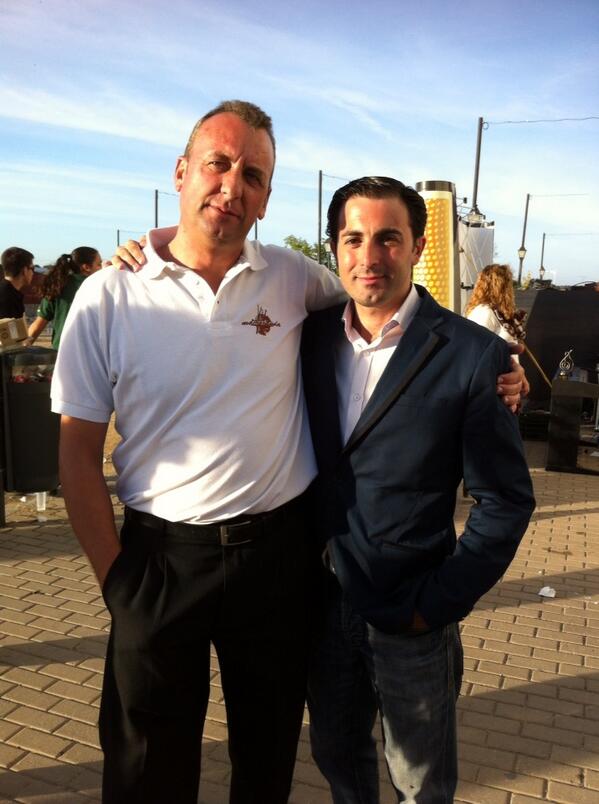 MiguelAFont's tweet photo. Con Miguel Valero. Dr de la @AM_La_Soledad de pozoblanco en el macroconcierto #SonesdelCielo Todo un lujo. http://t.co/yP4snv68Bv