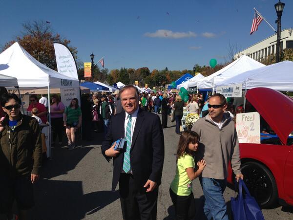 TimIdoni's tweet photo. Lots of friendly people, great support and a beautiful day highlighted our stop at Yorktown Community Day. http://t.co/8Hlfj2rebT