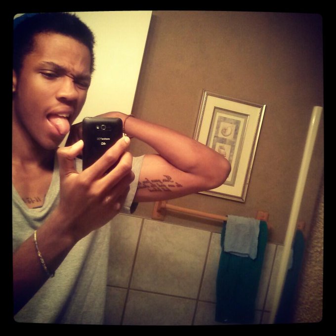 Tongue aint just for talking http://t.co/sXdrsGbeR7<a href="/tag/davidandgoliath"class="tags"><span>#davidandgoliath</span></a><a href="/tag/rozevsgoldie"class="tags"><span>#rozevsgoldie</span></a>