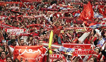 LaLigaenDirecto's tweet photo. ¡¡Hoy el Sevilla Fútbol Club cumple 108 años de historia!! ¡108 años de alegrías, esfuerzo, trabajo y FÚTBOL! http://t.co/hhlMWwbReX