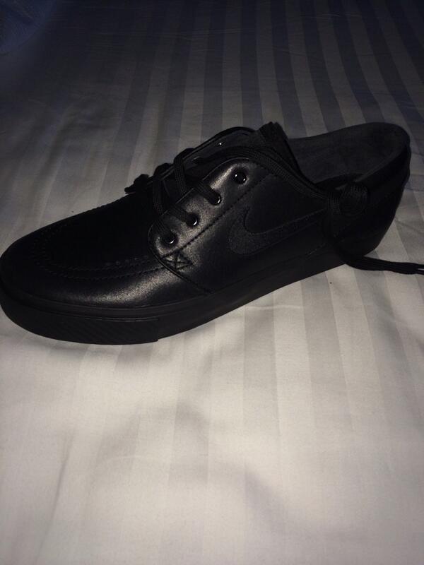 ItsLJBeard's tweet photo. “@TheotisB: All black errrrrtttthhhaaaannnggg. @janoskiofficial @uree1 @Shontelle_Layne @nikesb http://t.co/S4R6fHfxQe” I need these