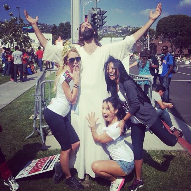 Ran into this old guy at AIDS WALK LA #TEAMWICKED @thejessicadrake @kaylani_lei http://t.co/gGfE7M94