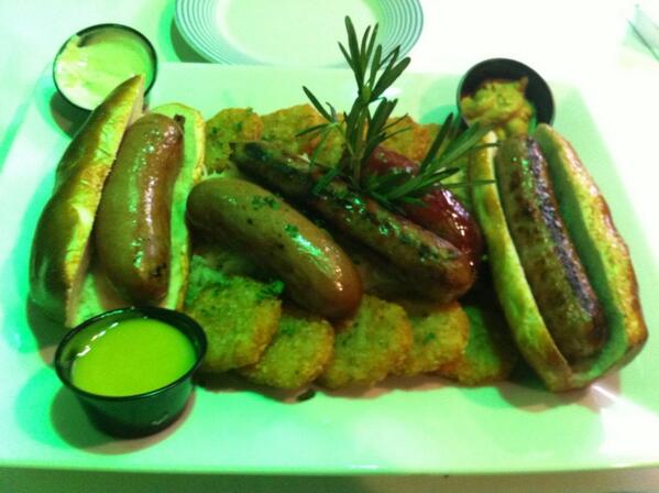 ToniSabStyle's tweet photo. @canoeclubhp Octoberfest sausage plate for 2.. Good stuff http://t.co/quLdHKOVus