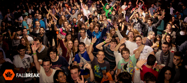 MauriCatulo5's tweet photo. Cerramos RS y semana con fotito del pasado @FallBreakSDR! Mañana suben el resto. Buenas noches familia :) http://t.co/CmecGMuefr