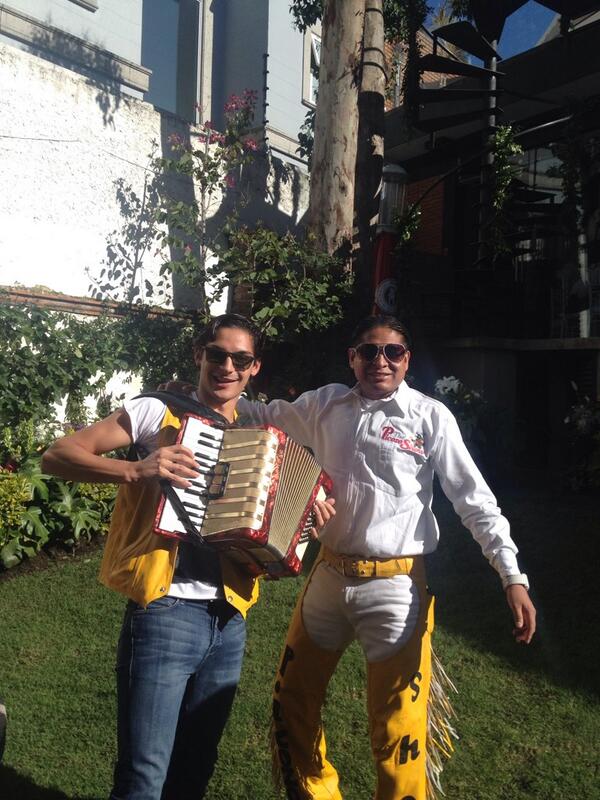 Y que encontramos al otro gemelo de <a href="/daguirre91/">NeiNei 〰️</a> jajaja 👬🎤🎷