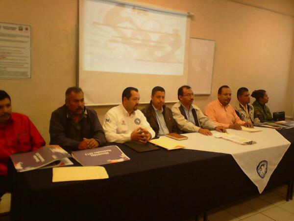 itsloretozac's tweet photo. FORO REGIONAL LAS Y LOS JÓVENES POR LA PARTICIPACIÓN CIUDADANA http://t.co/yoOORSUYuT