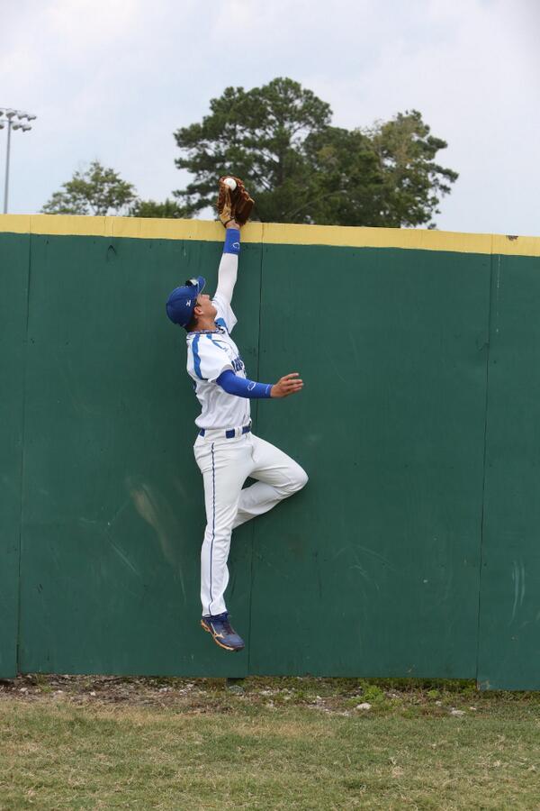 Prin70's tweet image. #GoProGiveaway @GoPro @SportsAuthority That was robbed HR!!