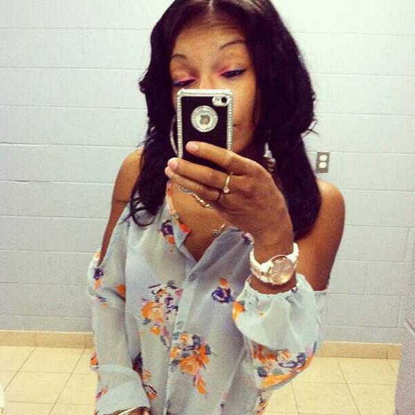 CashFeddy_619's tweet photo. Me Myself &amp;I ....#ImDoinMeJones http://t.co/mbqyov15d5
