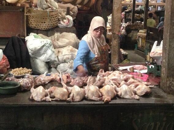 niceheru's tweet photo. Morning pasar kranggan http://t.co/sWzsVkTIVm
