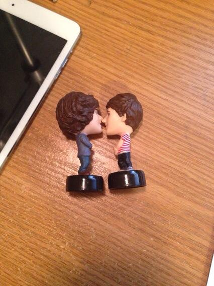 andrewlowe's tweet photo. larry EXPOSED!!!!! tmz exclusive #1Dconfirmed http://t.co/0eRhf1GbX9