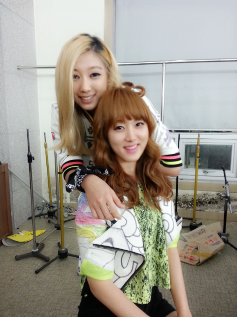 BWgVKvKCAAABEjW.png:large