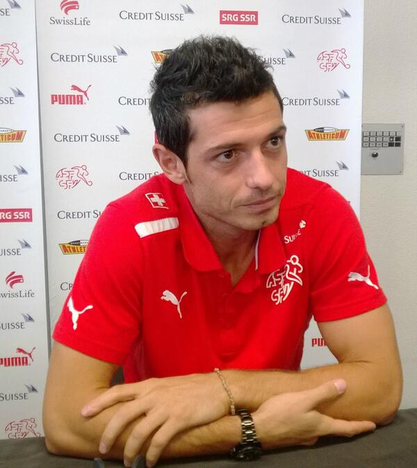 nati_sfv_asf's tweet photo. #BlerimDzemaili an der heutigen Pressekonferenz
Conférence de presse avec #BlerimDzemaili @sscnapoli #SFV_ASF http://t.co/vGn2FEaspF