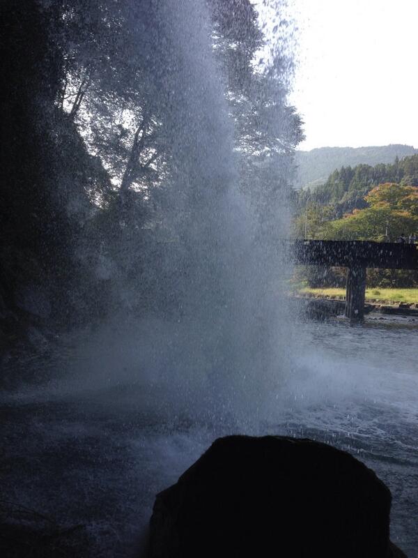 Rukataro's tweet photo. 滝の裏なぅ http://t.co/BsCQpNTshx
