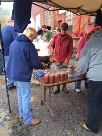 coconutlime's tweet photo. Open air canning at the apple butter festival! Wood fire kettles! Cc: @foodinjars @canvolution http://t.co/Jv6iQH3OyG
