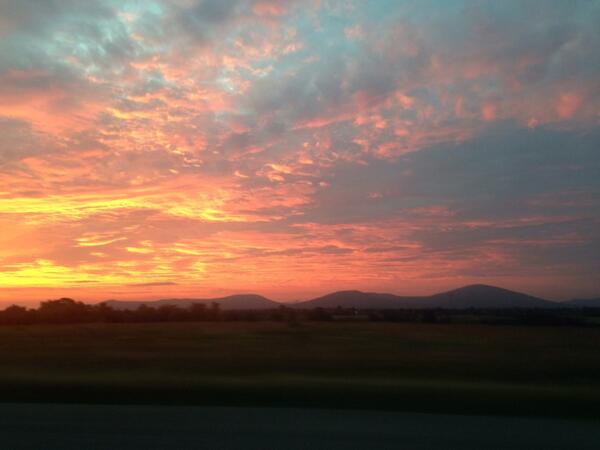 dutsteele's tweet photo. “@monikasteele7: I serve an amazing God 💙
#nofilter #perfectartist http://t.co/787BZDPaWV”can't see this in the city