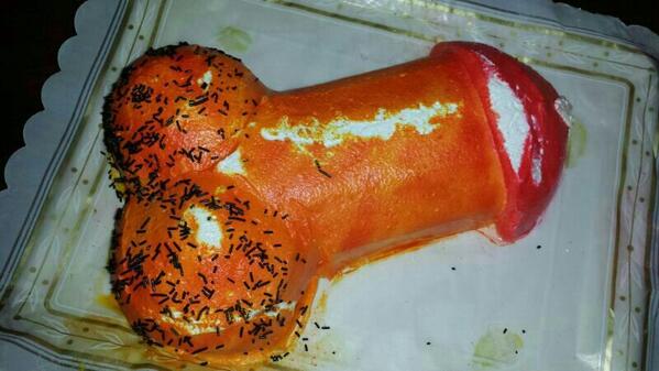 LopezUlric's tweet photo. Mirar la tarta jajaja http://t.co/h0YN035051